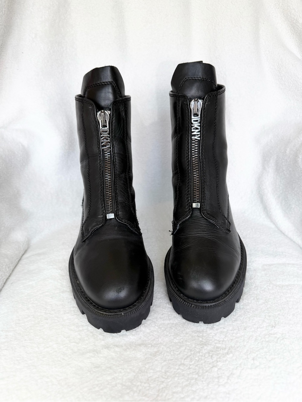 DKNY Womens Black Leather Front Zip Combat Lug Sole Ankle Boots K3227 Size 8 - Picture 3 of 14